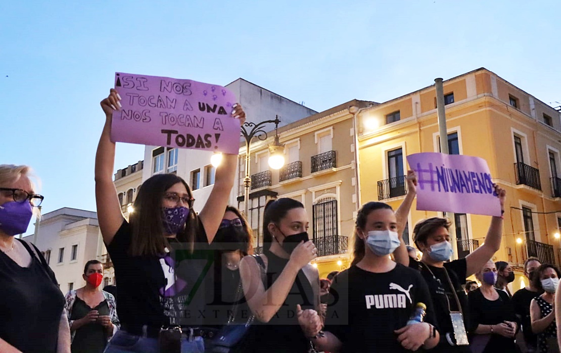 Extremadura alza la voz en repulsa de los asesinatos de las niñas de Tenerife y la joven sevillana