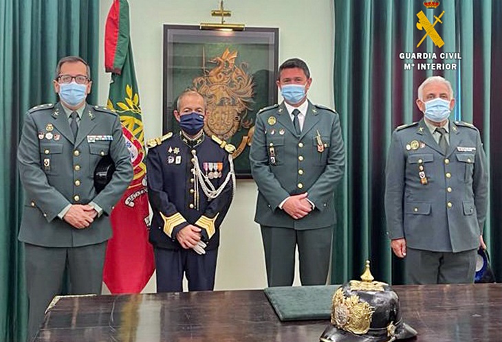 El Jefe del Subsector de Tráfico de la Guardia Civil de Cáceres condecorado con la medalla de la GNR
