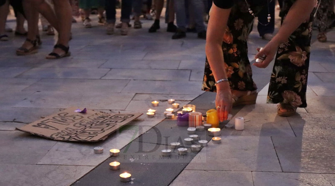 Extremadura alza la voz en repulsa de los asesinatos de las niñas de Tenerife y la joven sevillana