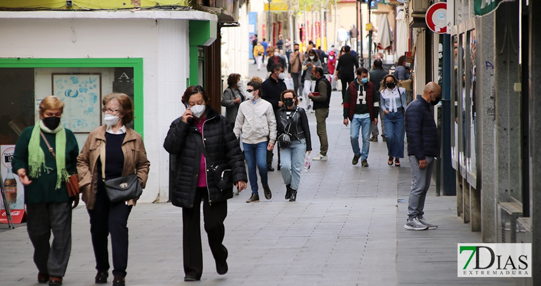 Algunas comunidades valoran eliminar la mascarilla en espacios abiertos