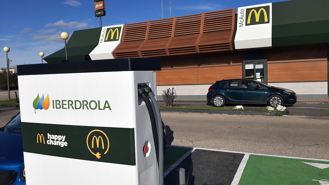 McDonald’s inaugura en Badajoz cargadores para vehículos eléctricos