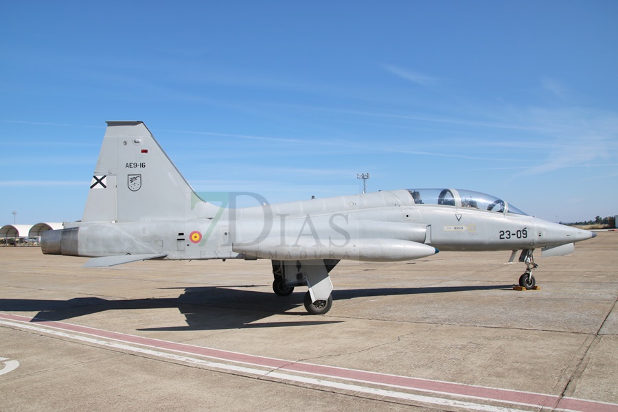 La ministra de Defensa visita la base Área de Talavera (Badajoz)