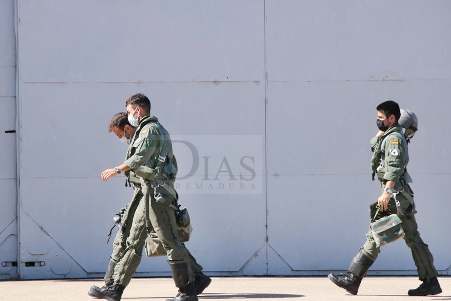 La ministra de Defensa visita la base Área de Talavera (Badajoz)