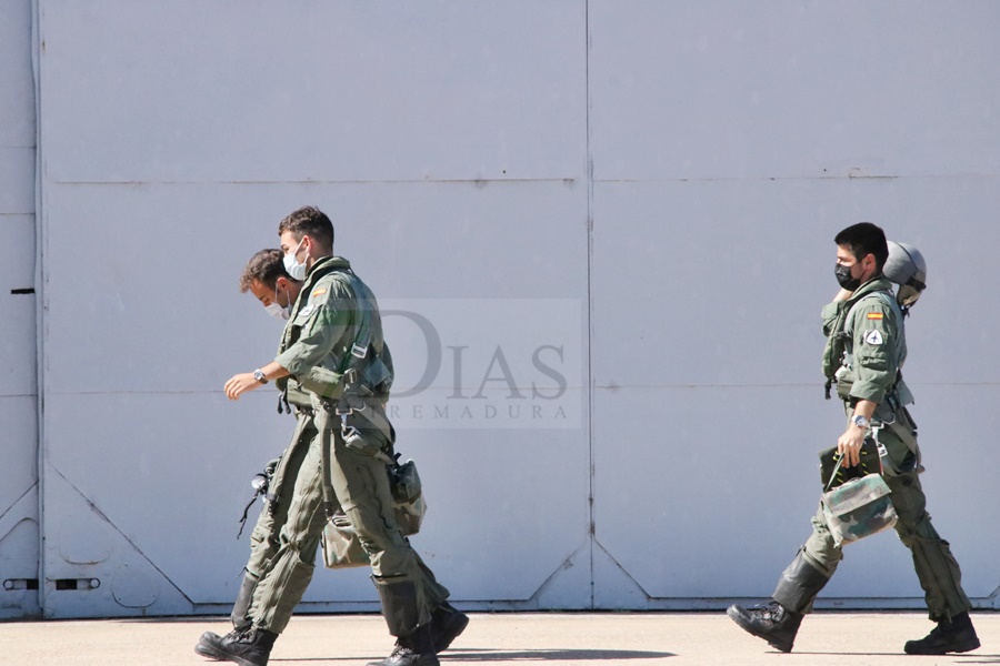 La ministra de Defensa visita la base Área de Talavera (Badajoz)