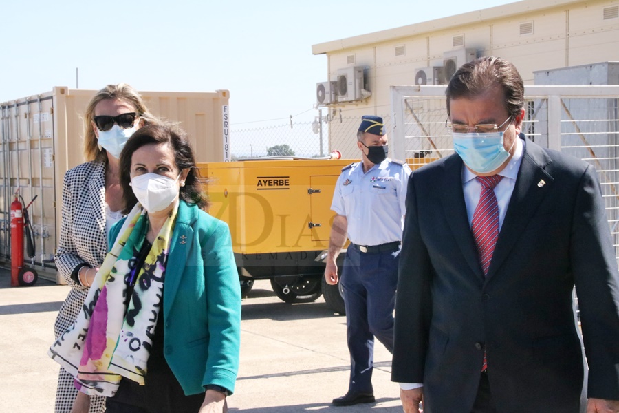 La ministra de Defensa visita la base Área de Talavera (Badajoz)