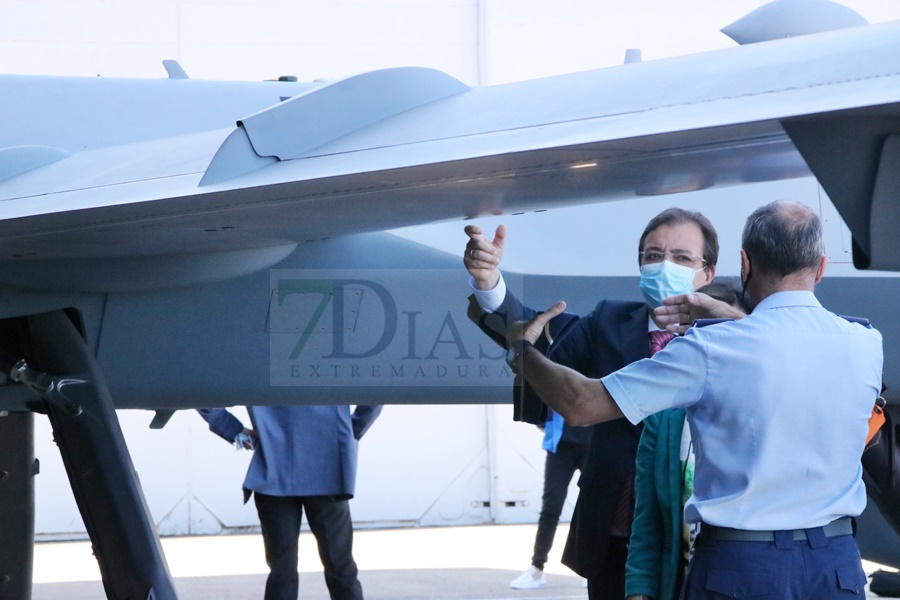 La ministra de Defensa visita la base Área de Talavera (Badajoz)