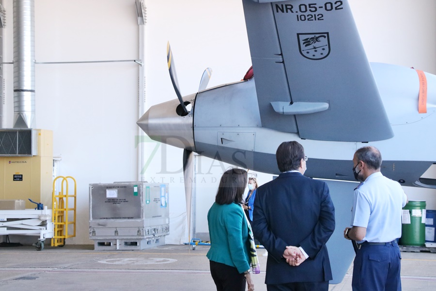 La ministra de Defensa visita la base Área de Talavera (Badajoz)