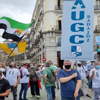Miles de guardias civiles se manifiestan en la Puerta del Sol