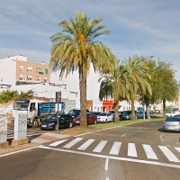 Un herido grave tras colisionar un patinete y una moto en Badajoz