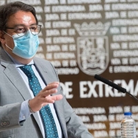 “Extremadura administra el 93,1% de las vacunas. Muchas en las personas y pocas en las neveras”