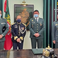 La GNR portuguesa condecora al jefe del Subsector de Tráfico de la Guardia Civil de Cáceres