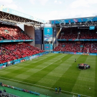 Tras la petición de los jugadores se reanuda el partido Dinamarca – Finlandia