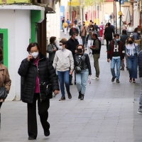 Algunas comunidades valoran eliminar la mascarilla en espacios abiertos
