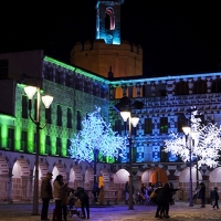 Monumentos extremeños se iluminan en color turquesa por una buena causa