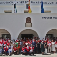 Gallardo preside la imposición de becas a los residentes de la Hernán Cortés