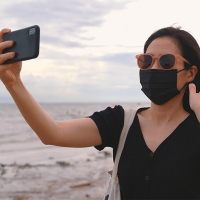 Sanidad debate este martes quitar la mascarilla al aire libre