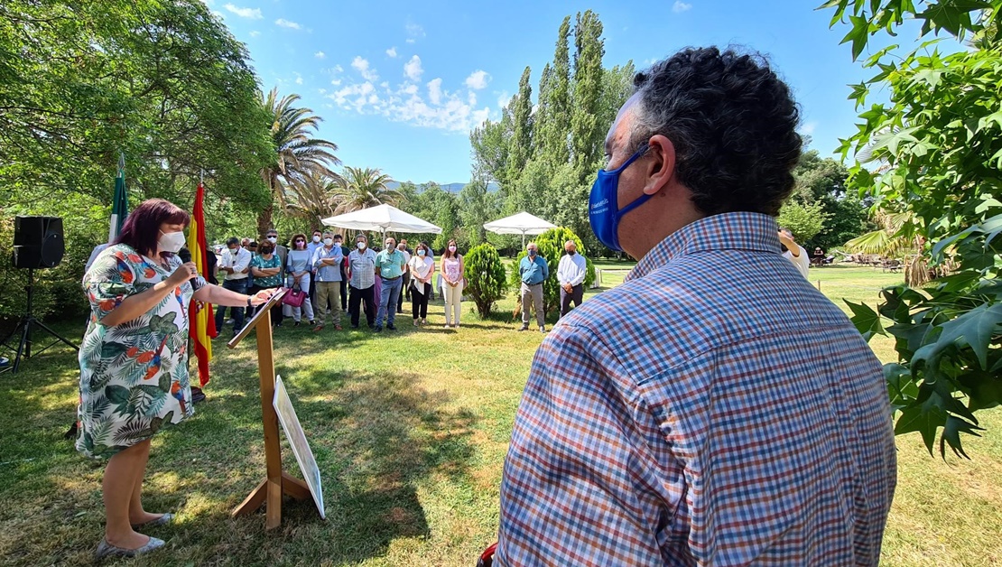 Roberto Brasero recibe el premio a la Excelencia Picota del Jerte 2021