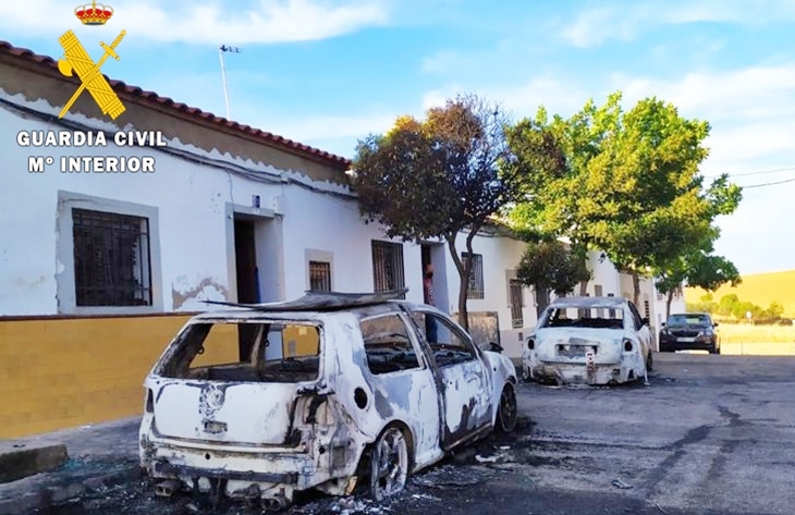 Detenido tras incendiar dos vehículos que afectaron a varias viviendas