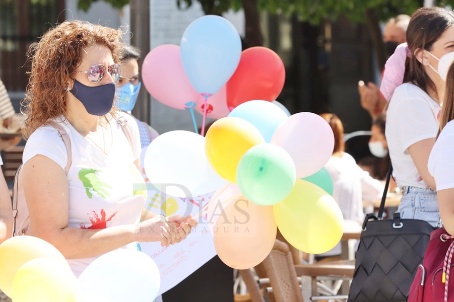 REPOR: Manifestación por la crítica situación de los centros de infantil y guarderías extremeñas