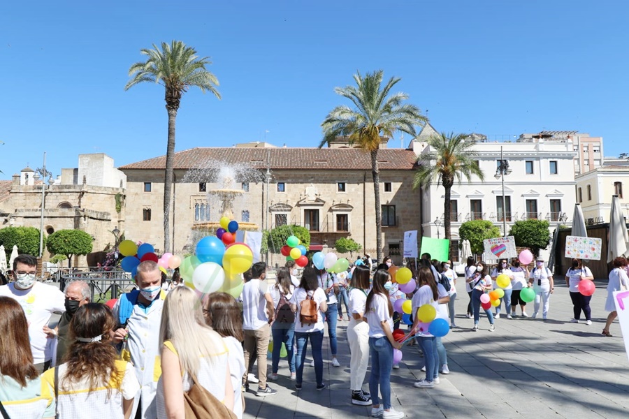 REPOR: Manifestación por la crítica situación de los centros de infantil y guarderías extremeñas