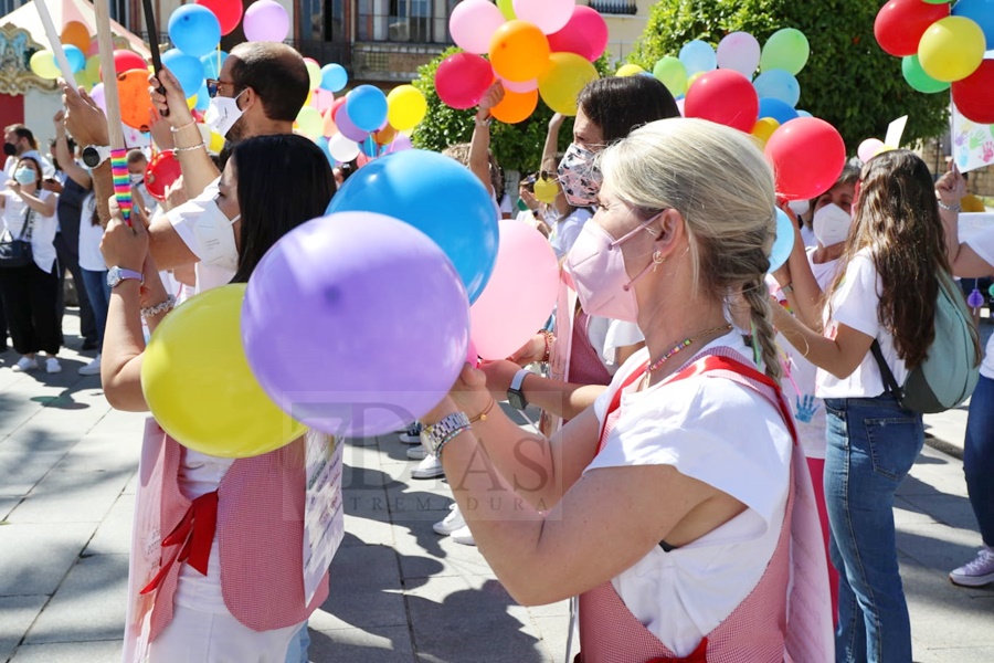 REPOR: Manifestación por la crítica situación de los centros de infantil y guarderías extremeñas