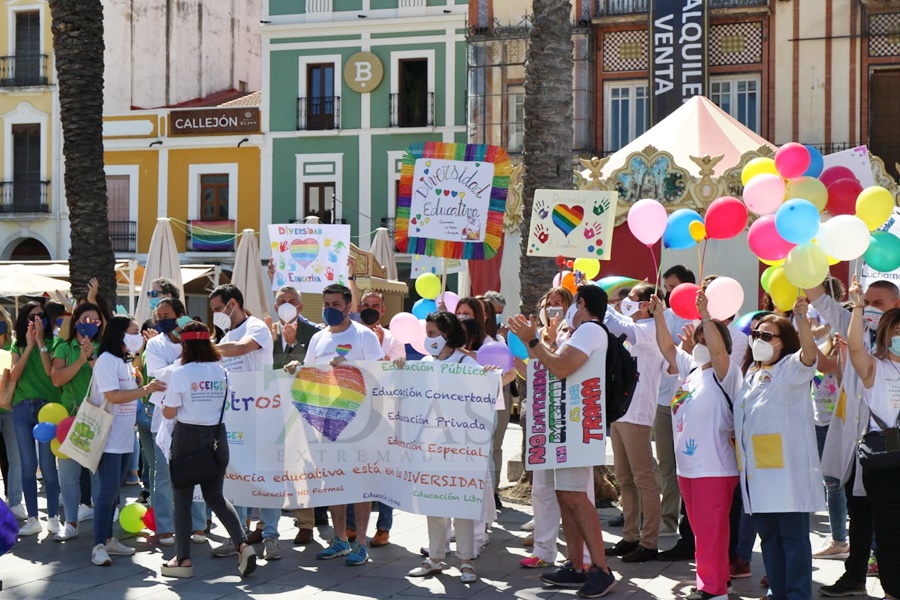 REPOR: Manifestación por la crítica situación de los centros de infantil y guarderías extremeñas