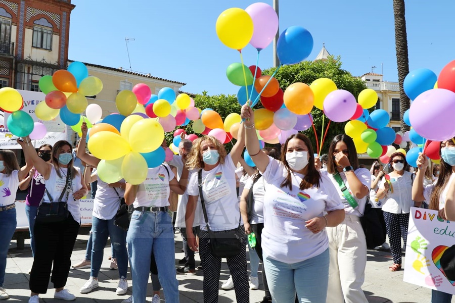 REPOR: Manifestación por la crítica situación de los centros de infantil y guarderías extremeñas