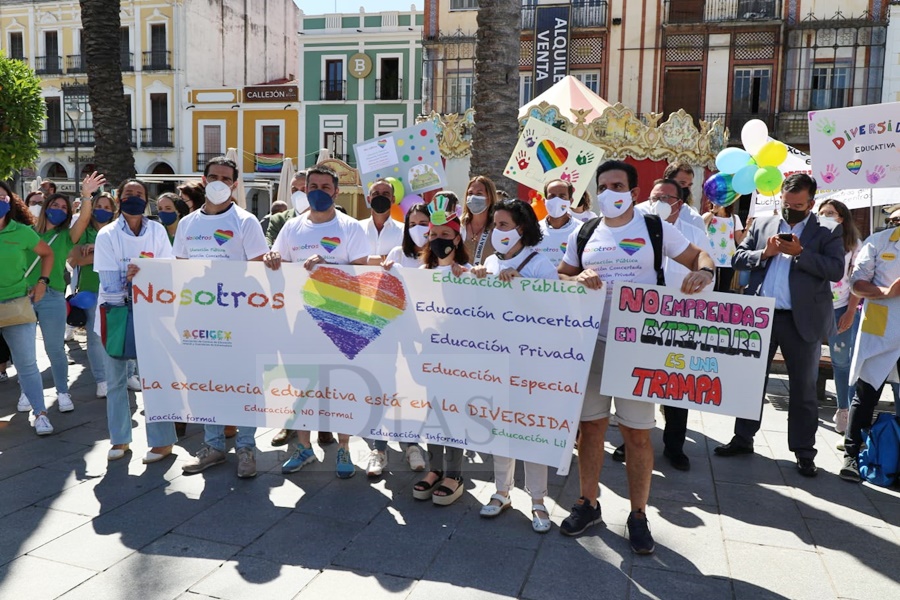 REPOR: Manifestación por la crítica situación de los centros de infantil y guarderías extremeñas