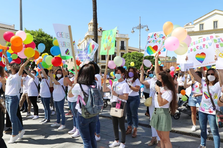 REPOR: Manifestación por la crítica situación de los centros de infantil y guarderías extremeñas