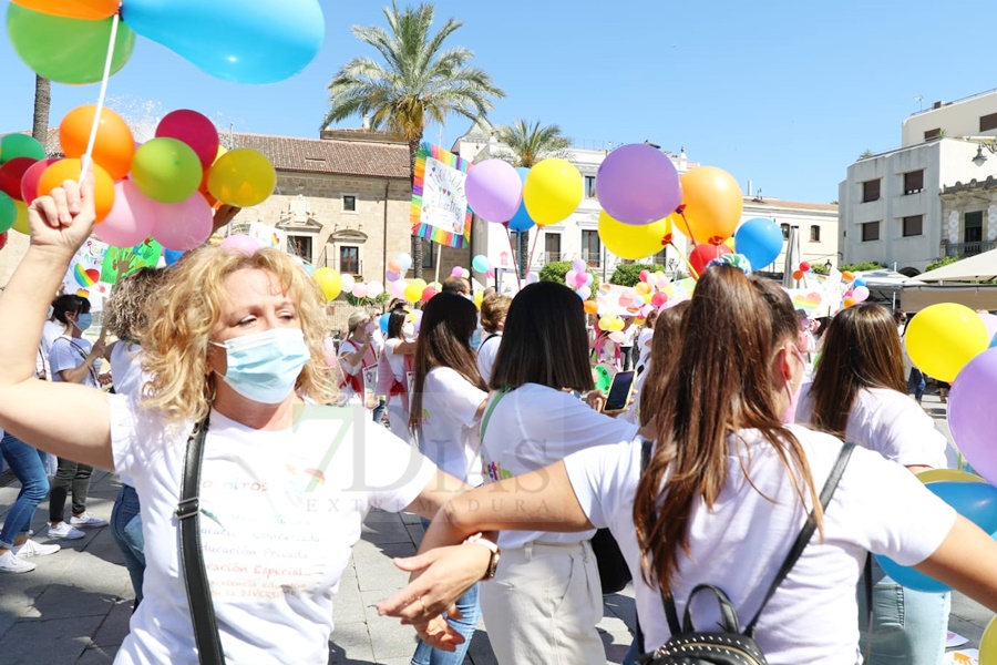 REPOR: Manifestación por la crítica situación de los centros de infantil y guarderías extremeñas