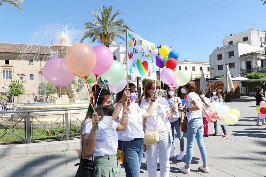 REPOR: Manifestación por la crítica situación de los centros de infantil y guarderías extremeñas