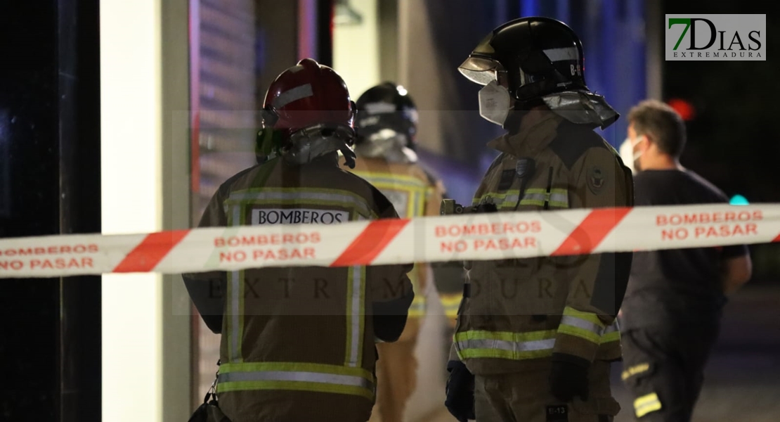Imágenes y vídeo del nuevo incendio en las calles de Badajoz