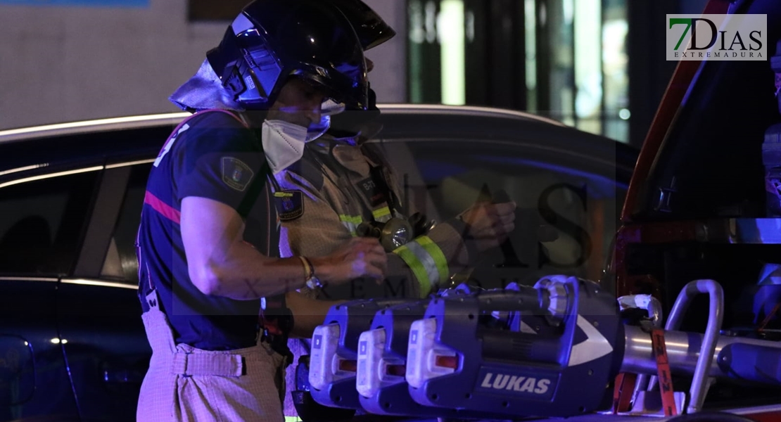 Imágenes y vídeo del nuevo incendio en las calles de Badajoz