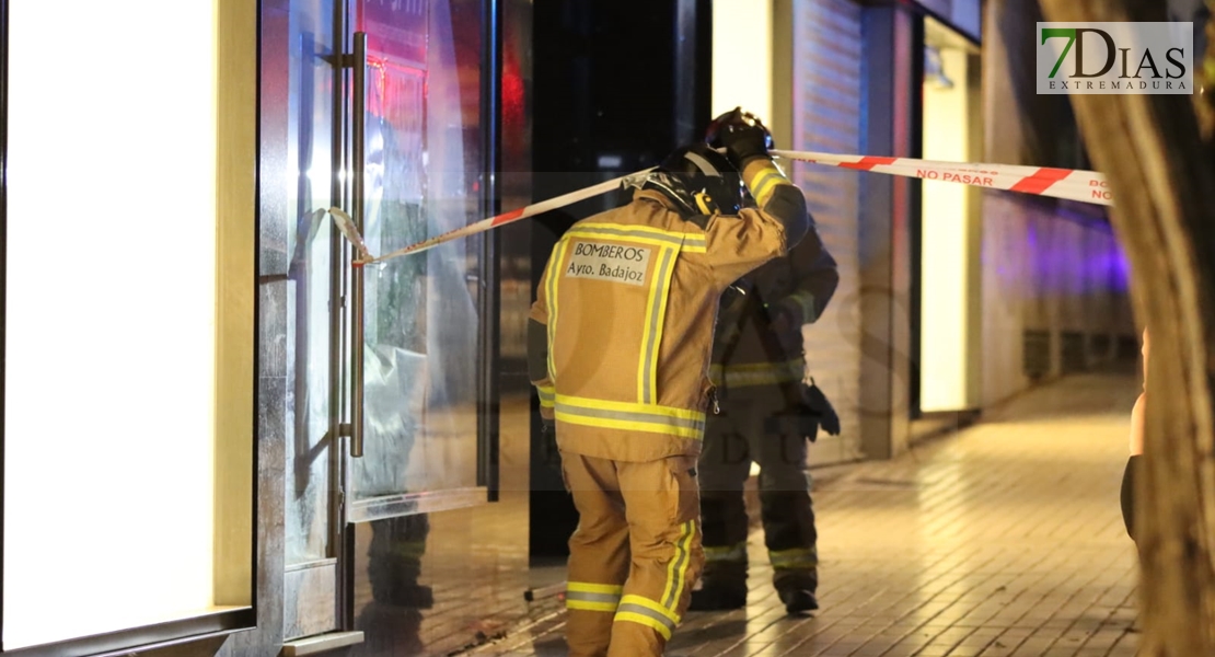 Imágenes y vídeo del nuevo incendio en las calles de Badajoz