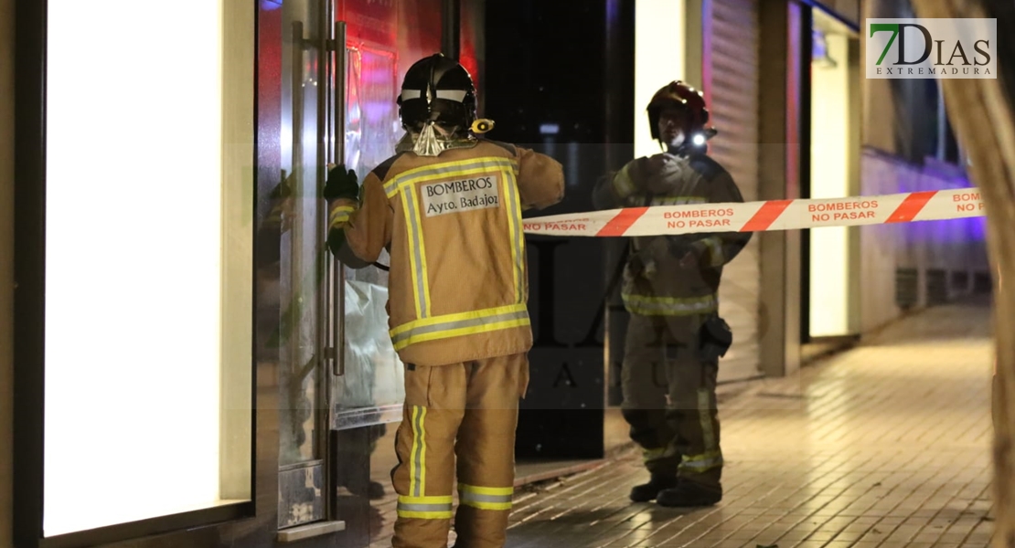 Imágenes y vídeo del nuevo incendio en las calles de Badajoz