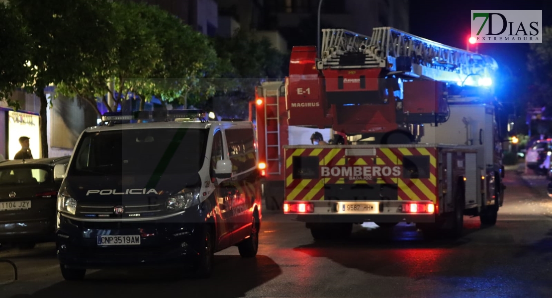 Imágenes y vídeo del nuevo incendio en las calles de Badajoz