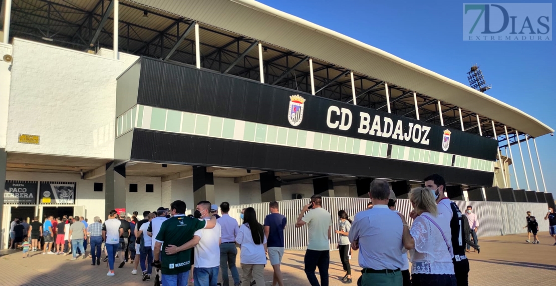La afición responde a la llamada del CD. Badajoz