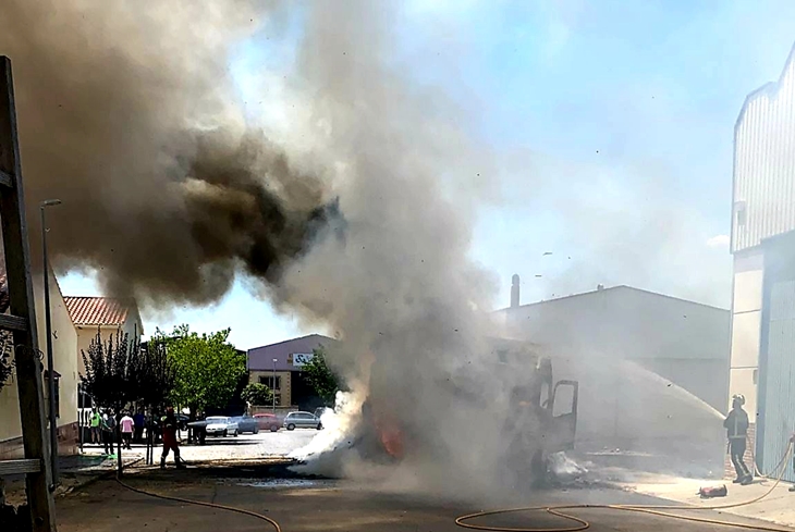 Arde un camión en la localidad pacense de Monesterio