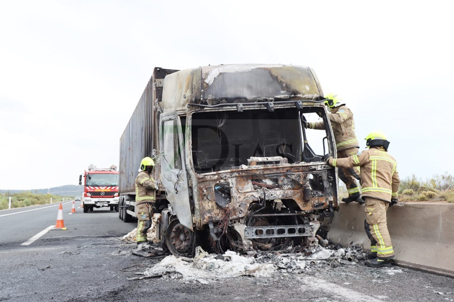 REPOR: Fallece tras incendiarse un camión en la A-5