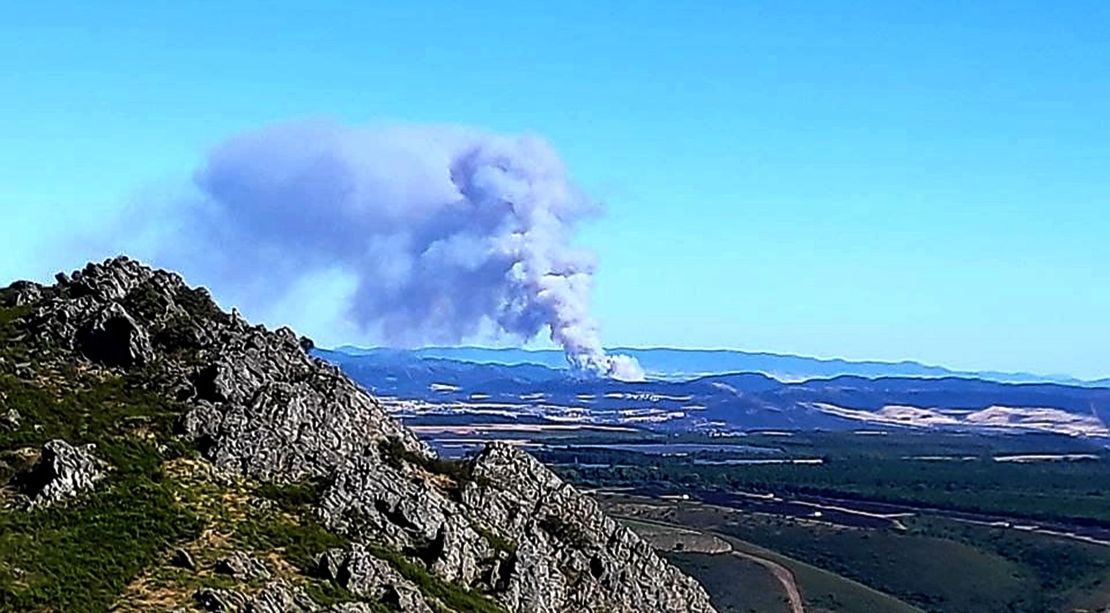 Grave incendio forestal en la Siberia extremeña