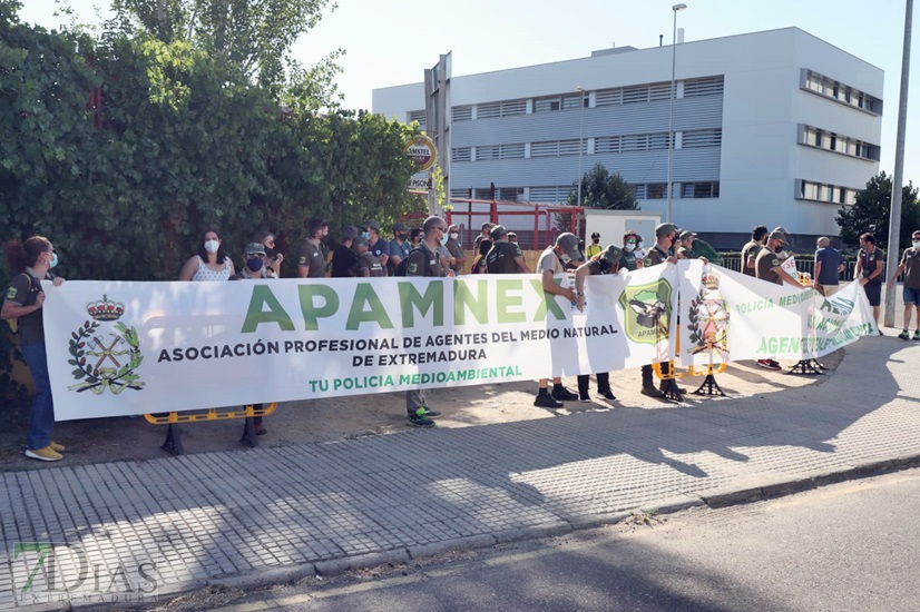 Los Agentes del Medio Natural reivindican sus derechos en la capital autonómica