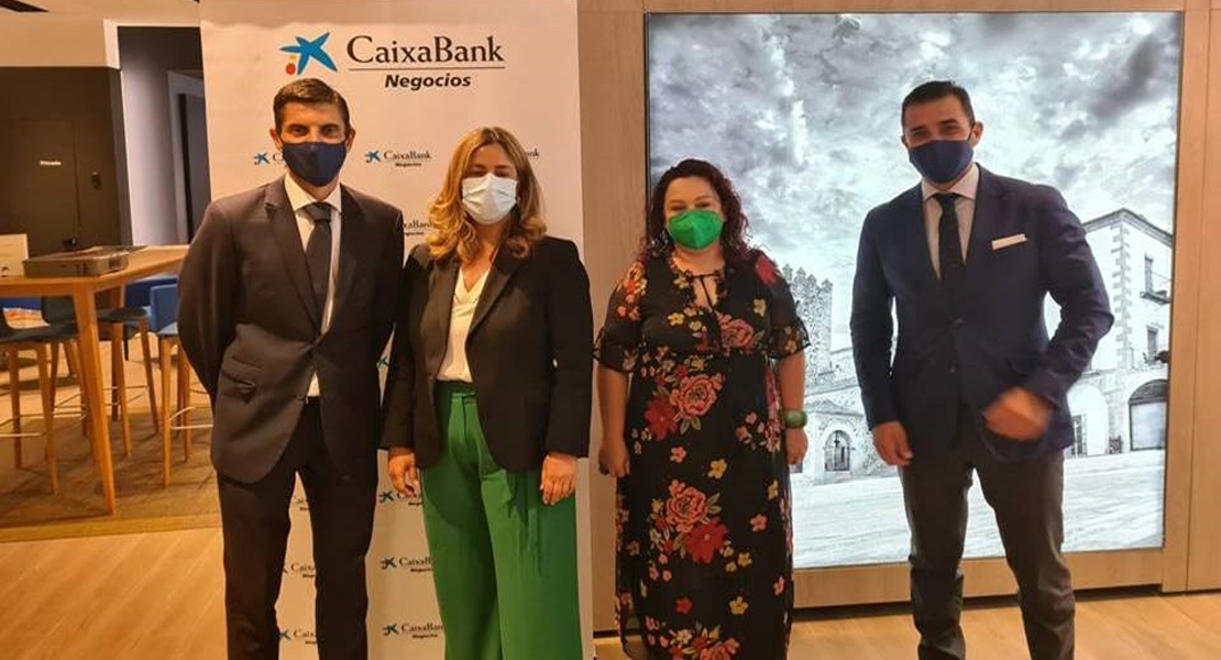 CaixaBank y AECA suscriben un acuerdo para apoyar a los comercios cacereños