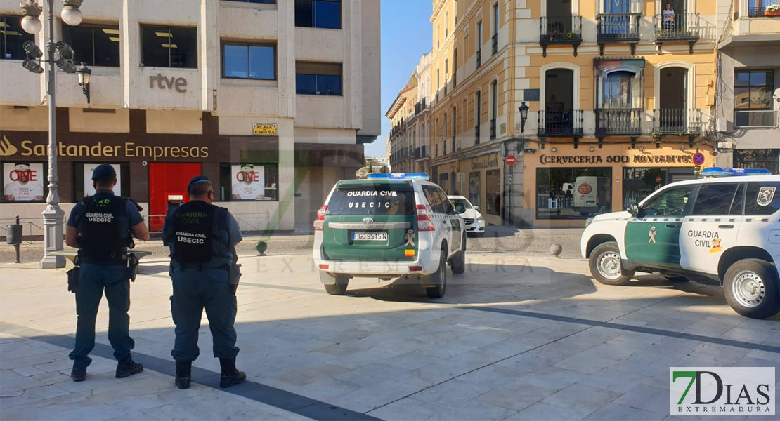 La Guardia Civil realiza registros en el Nuevo Vivero y la Plaza de España de Badajoz