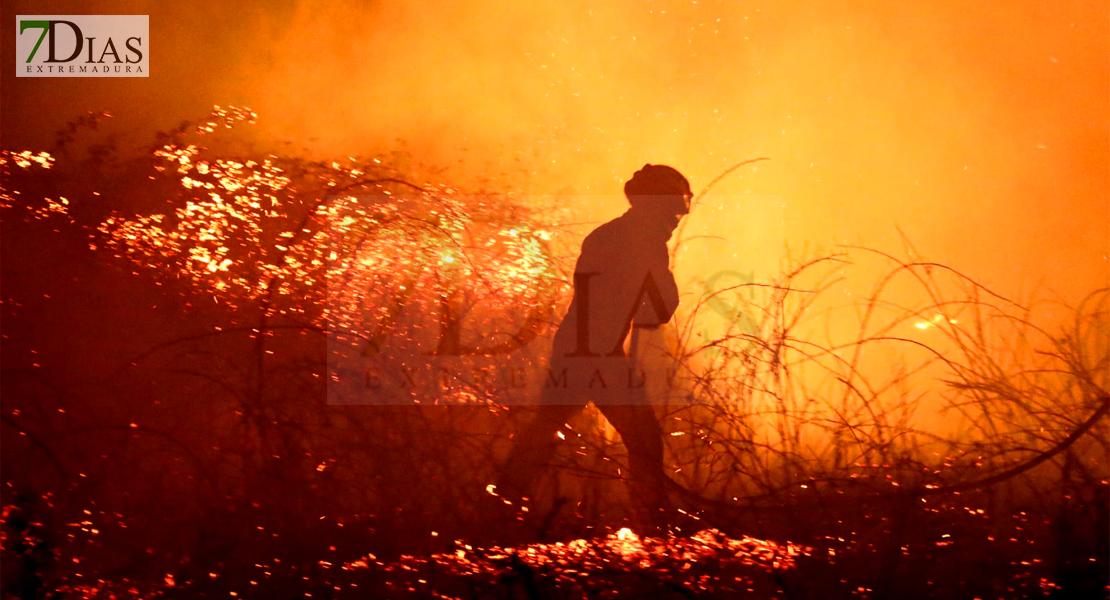 Vecinos de las casas aisladas de Gévora de nuevo en alerta por otro incendio forestal