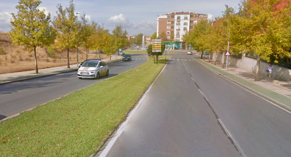 Una mujer grave tras una colisión coche-moto en Badajoz