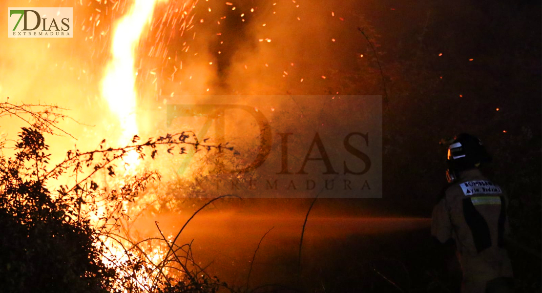 Vecinos de las casas aisladas de Gévora de nuevo en alerta por otro incendio forestal