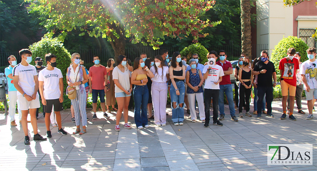 Los alumnos del IES Bioclimático de Badajoz acusan a Educación de &quot;jugar sucio&quot;