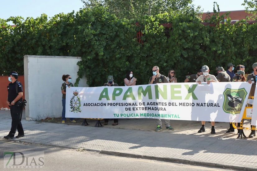 Los Agentes del Medio Natural reivindican sus derechos en la capital autonómica