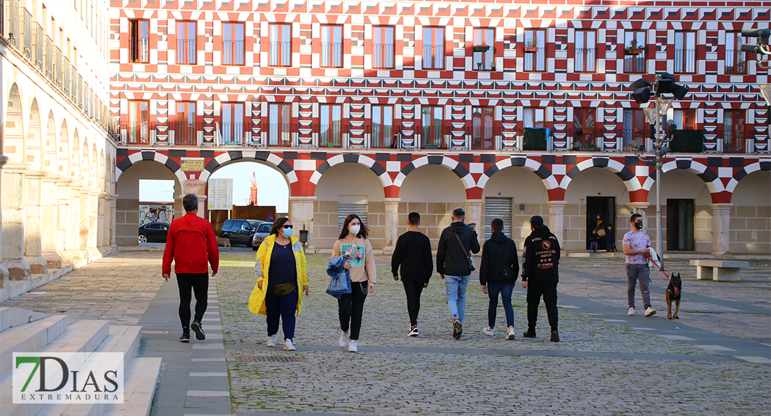 Perfil de los contagiados en Extremadura: personas no vacunadas y con mucho contacto social