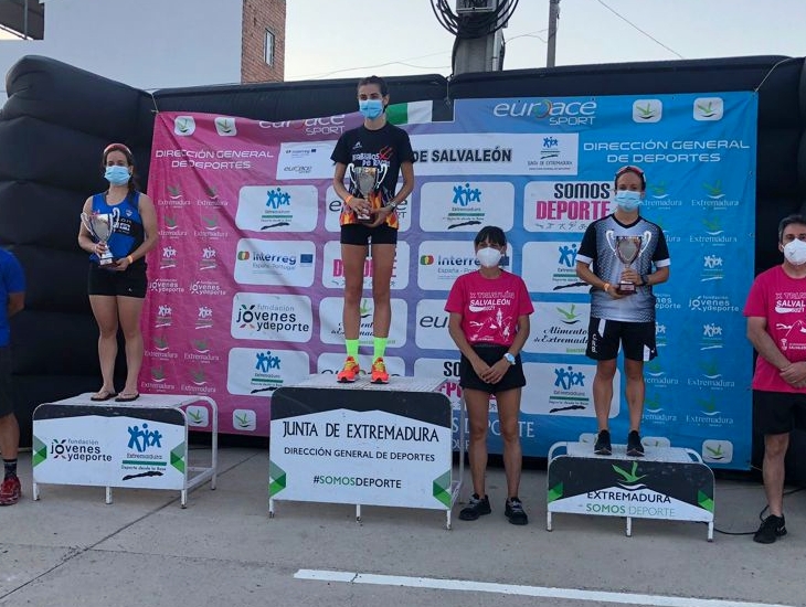 Irene Cascajosa y José Manuel Montero consiguen la victoria en el X Triatlón de Salvaleón